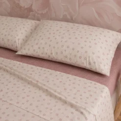 Completo Lenzuola Matrimoniale in Cotone Fiorellini di Campo Rosa Fondo Bianco