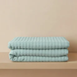 Copriletto matrimoniale primaverile trapuntato tinta unita laguna