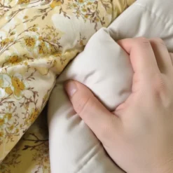 Copriletto primaverile matrimoniale in cotone Day Dream floreale beige